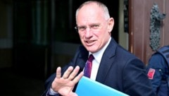 Innenminister Gerhard Karner sucht Allianzen für eine „harte und konsequente Asylpolitik“.