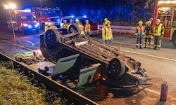 Das Fahrzeug blieb auf dem Dach liegen.
