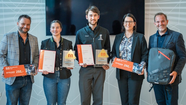 Magdalena Kern (2. v. li.) und Vinzent Hofinger (Mitte) holten sich beim Wettbewerb in Linz die ...