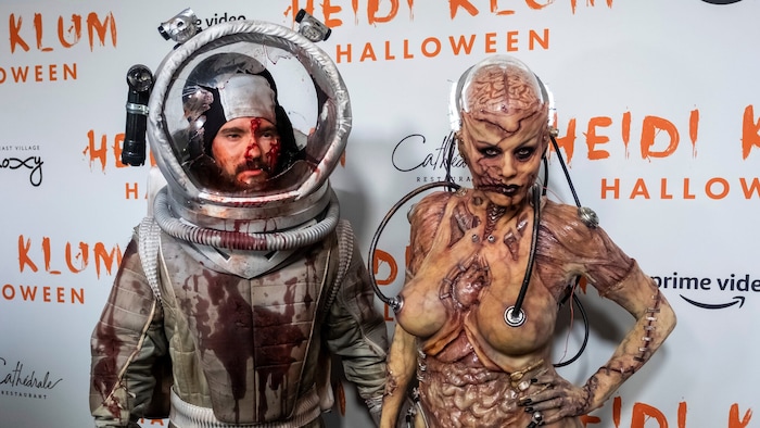 Gruselig: Heidi Klum als Cyborg mit Tom Kaulitz als angefressener Astronaut.