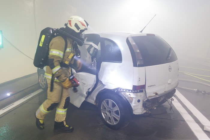 Verletzte mussten aus den Autos geborgen werden.