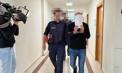 Der 39-Jährige im Wiener Landesgericht bekennt sich „nicht schuldig“.