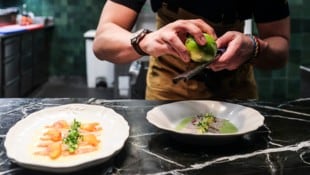 Ein Lehrer steht wegen TV-Auftritten trotz Krankschreibung in der Kritik.