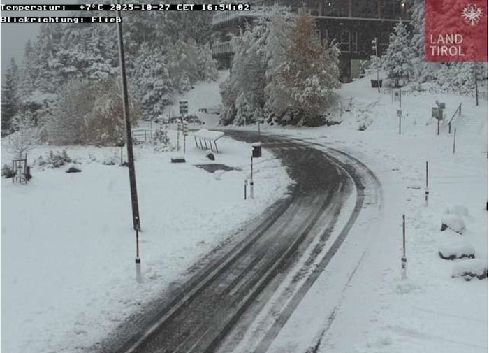 „Schnee juche“, heißt es ebenfalls auf der Gacher-Blick-Straße (Blickrichtung Fließ).