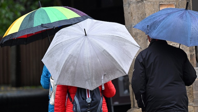 Der Regenschirm kann ab Mittwoch zu Hause bleiben.