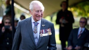 König Charles ehrte LGBTQ-Angehörige der Armee und legte am Denkmals „An Opened Letter“ einen ...