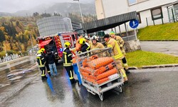 Mit 18 Mann im Einsatz: Die Feuerwehr Bischofshofen.