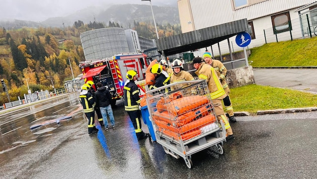 Mit 18 Mann im Einsatz: Die Feuerwehr Bischofshofen.
