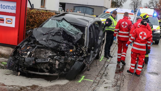 Das Auto wurde komplett zerstört.