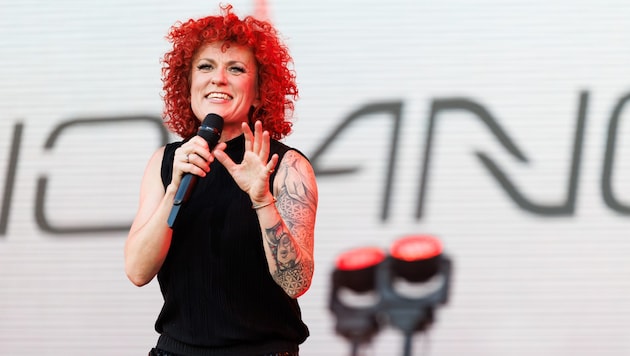 Das Versteckspiel hat ein Ende: No-Angels-Sängerin Lucy Diakovska zeigt erstmals ihre neue ...