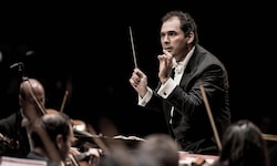 Maestro Tugan Sokhiev studierte in St. Petersburg, wo schon Johann Strauss einst Triumphe ...