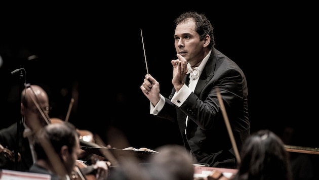 Maestro Tugan Sokhiev studierte in St. Petersburg, wo schon Johann Strauss einst Triumphe ...