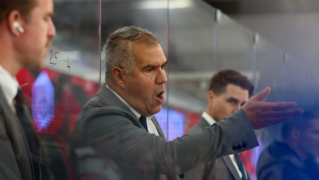 Kann derzeit nicht zufrieden sein: Eisbullen-Coach Manny Viveiros.