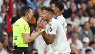 Kylian Mbappe stand bei seinem ersten Tor im „Clasico“ um Haaresbreite im Abseits.