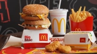 Big Mac, Cheesburger und Co. gibt es fast auf der ganzen Welt. Thunfisch und Lachs sucht man – ...