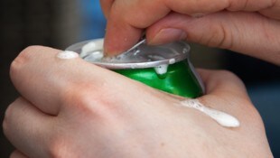 „Eine größere Menge Dosenbier“, wie es die Polizei formulierte, wollte der Verdächtige ohne zu ...