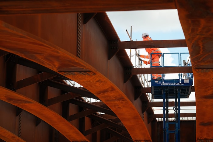 In vielen Betrieben stehen Überstunden auf der Tagesordnung