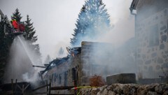 Der Dachstuhl brannte vollständig ab.