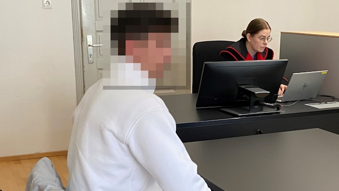 Dieser Angeklagte fuhr mit dem Wagen mehrfach auf sein „Ex“ zu.