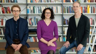 Die Wissenschafter Timo Frühwirth, Sandra Mayer und Helmut Neundlinger (v. li.) arbeiten den ...