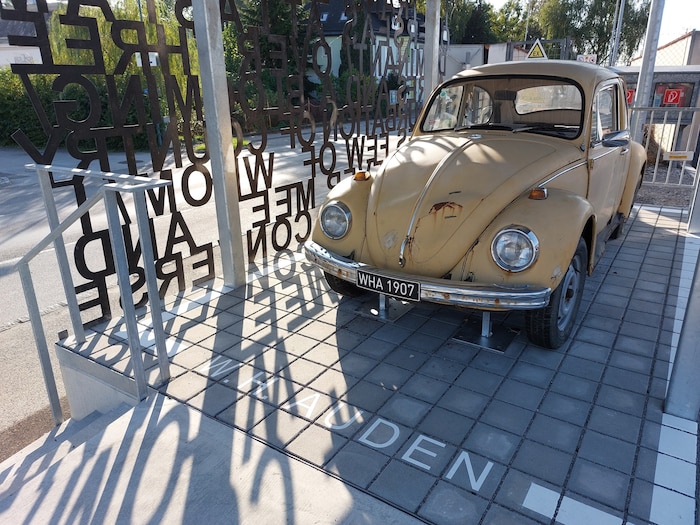 Kurka fuhr mit dem VW des Dichters zu einem Überfall. Auden geriet in Verdacht, hielt seinem ...