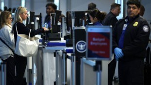 Viele Flughafenarbeiter sind in den USA beim Bund angestellt.
