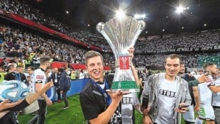 2018 stemmte Deni Alar mit Sturm den Cup-Pokal in die Höhe.