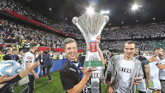 2018 stemmte Deni Alar mit Sturm den Cup-Pokal in die Höhe.