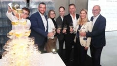 Eröffnung mit Sektpyramide, von links:  Patrick Meszarits (Schlumberger), Aurore Jeudy, Stephan ...