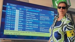 Eine sehbehinderte Frau hat besonders massive Probleme bei Verspätungen oder Ausfällen.