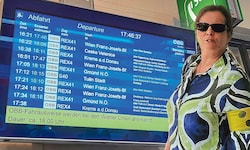 Eine sehbehinderte Frau hat besonders massive Probleme bei Verspätungen oder Ausfällen.