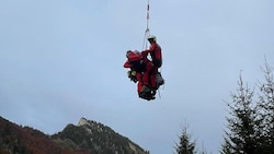 Die bewusstlose Wanderin wurde per Tau geborgen.