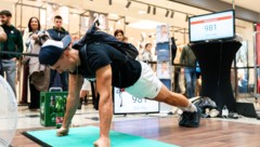 Auf den Fäusten und mit Zusatzgewicht schaffte Krobath 1491 Liegestütze!