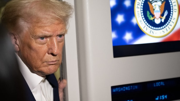 Vor allem die allgemeine Teuerung frisst Trumps Popularität regelrecht auf.