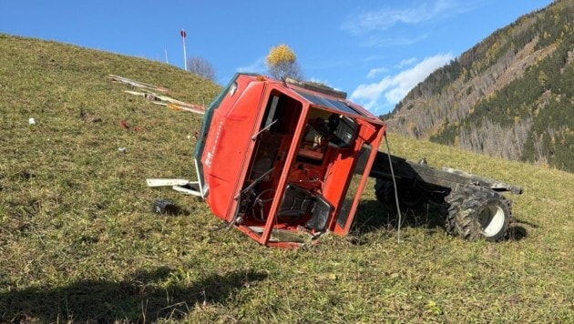 Der Motorkarren hatte sich beim Absturz überschlagen. 