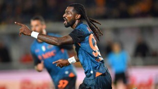 Meister Napoli freut sich über Pflichtsieg.