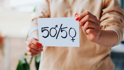 Als Grund für die Einkommensschere gilt unter anderem die fehlende Transparenz bei den Löhnen, ...