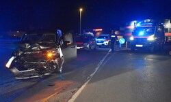 Sowohl am Auto als auch am Transporter entstand massiver Schaden.