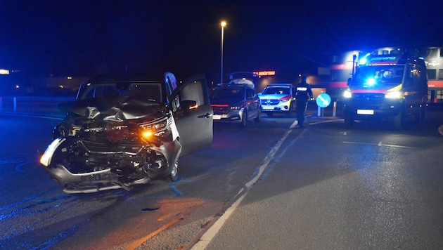 Sowohl am Auto als auch am Transporter entstand massiver Schaden.