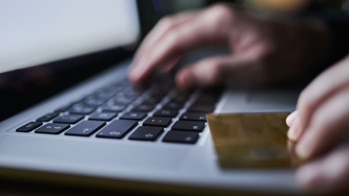 Die Täter verunsichern ihre Opfer und bieten dann Hilfe an