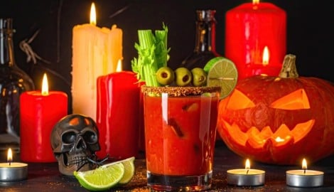 Für eine alkoholfreie Variante können Sie den Wodka einfach durch mehr Tomatensaft oder ...