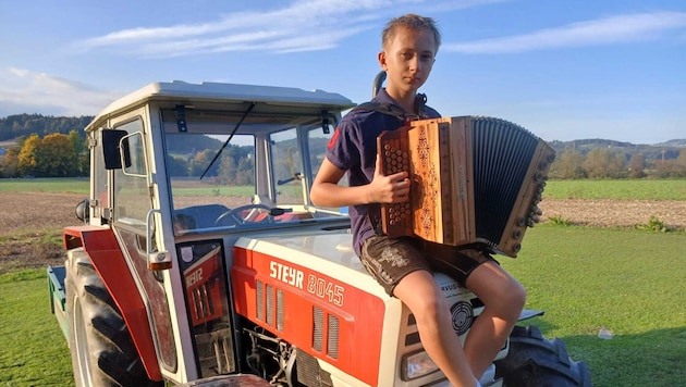 Nico Tausch begeistert Hunderttausende mit seiner Harmonika.