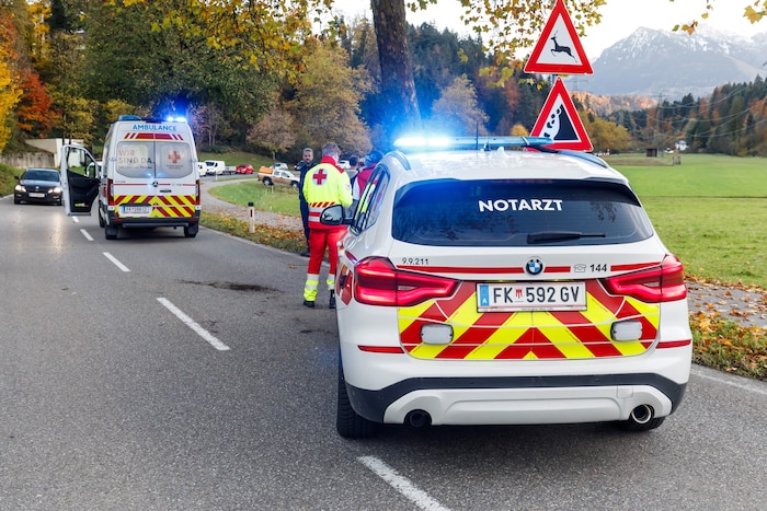 Der Biker wurde vom Notarzt erstversorgt.
