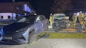 Beide Fahrzeuge wurden massiv beschädigt.