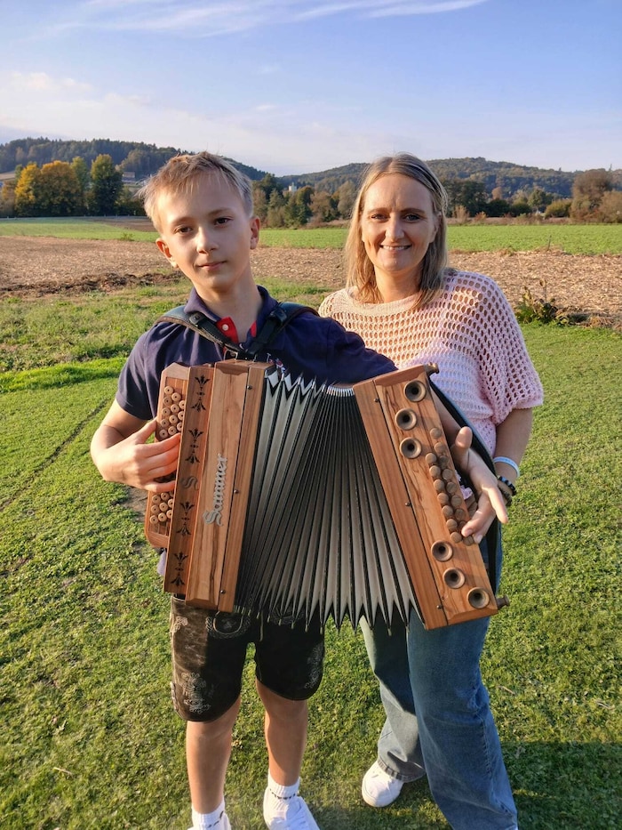 Nico Tausch und seine Mama Melanie.
