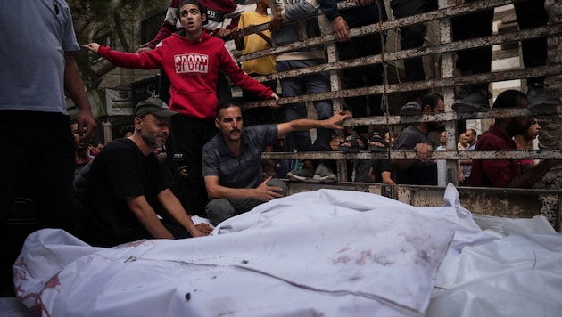 Die Luftangriffe forderten wohl Dutzende Opfer.