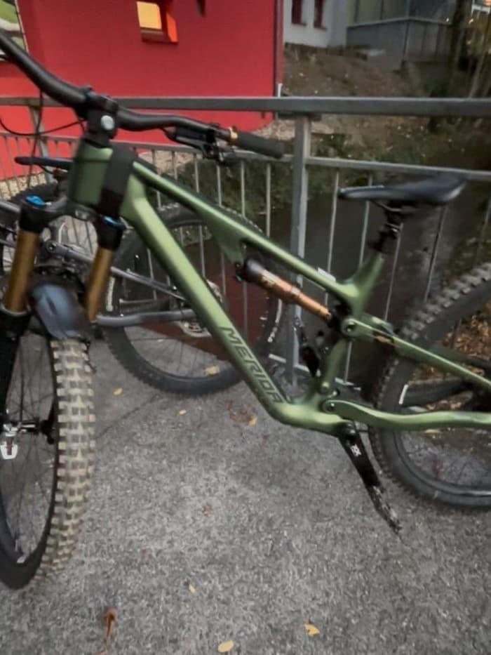 11.000 Euro wert und immer noch verschwunden: ein moosgrünes Merida-Bike