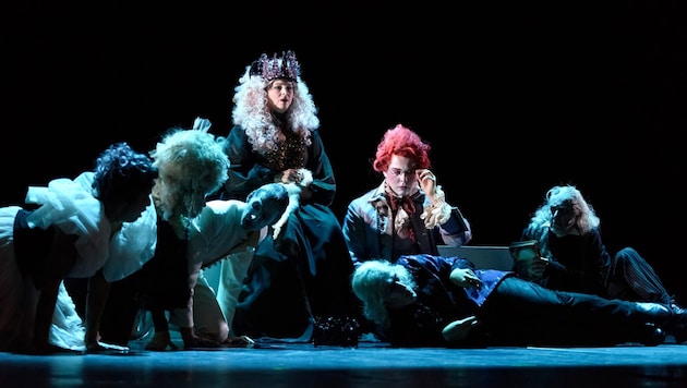 Ein gruseliges Schloss, ein verdammter Lord, ein aufstrebender Held und Bewohner mit seltsamen ...