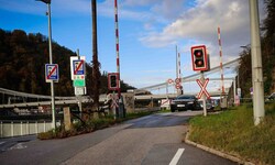 Trotz sinkender Verkehrszahlen hält das Land Oberösterreich an der morgendlichen Öffnung des ...