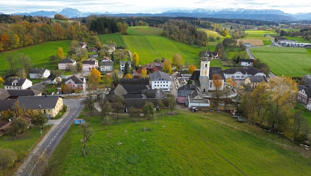 In Ungenach sorgt die Umwidmung eines Grundstücks des Bürgermeisters für Aufregung.